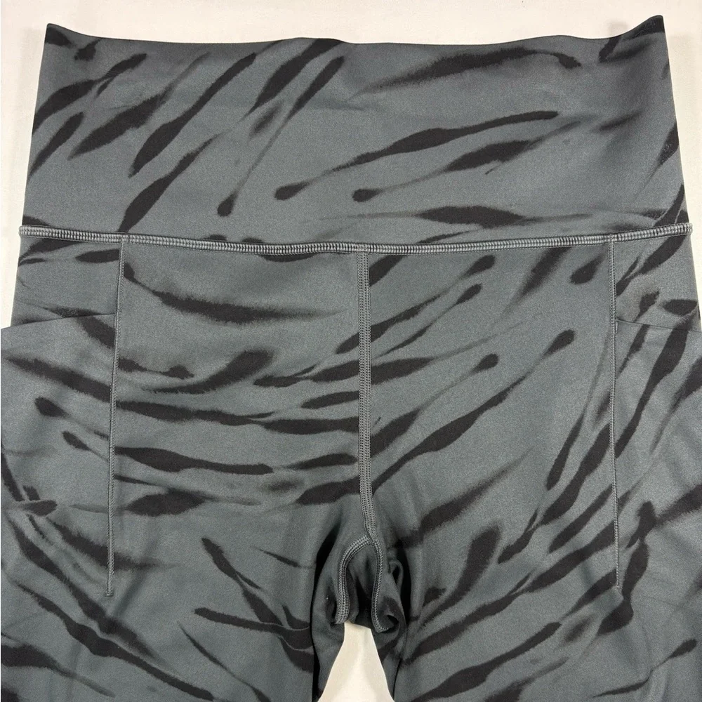 Athleta Saluation Stash Pocket II 7/8 Tight Zebra Print Capri Leggings | Size MT